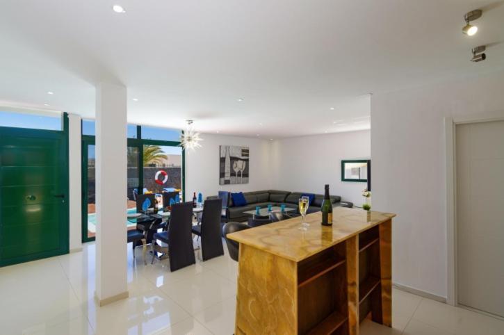 Spacious Private Villa & Private Heated Pool - Villa Sunshine Коста-Тегісе Екстер'єр фото